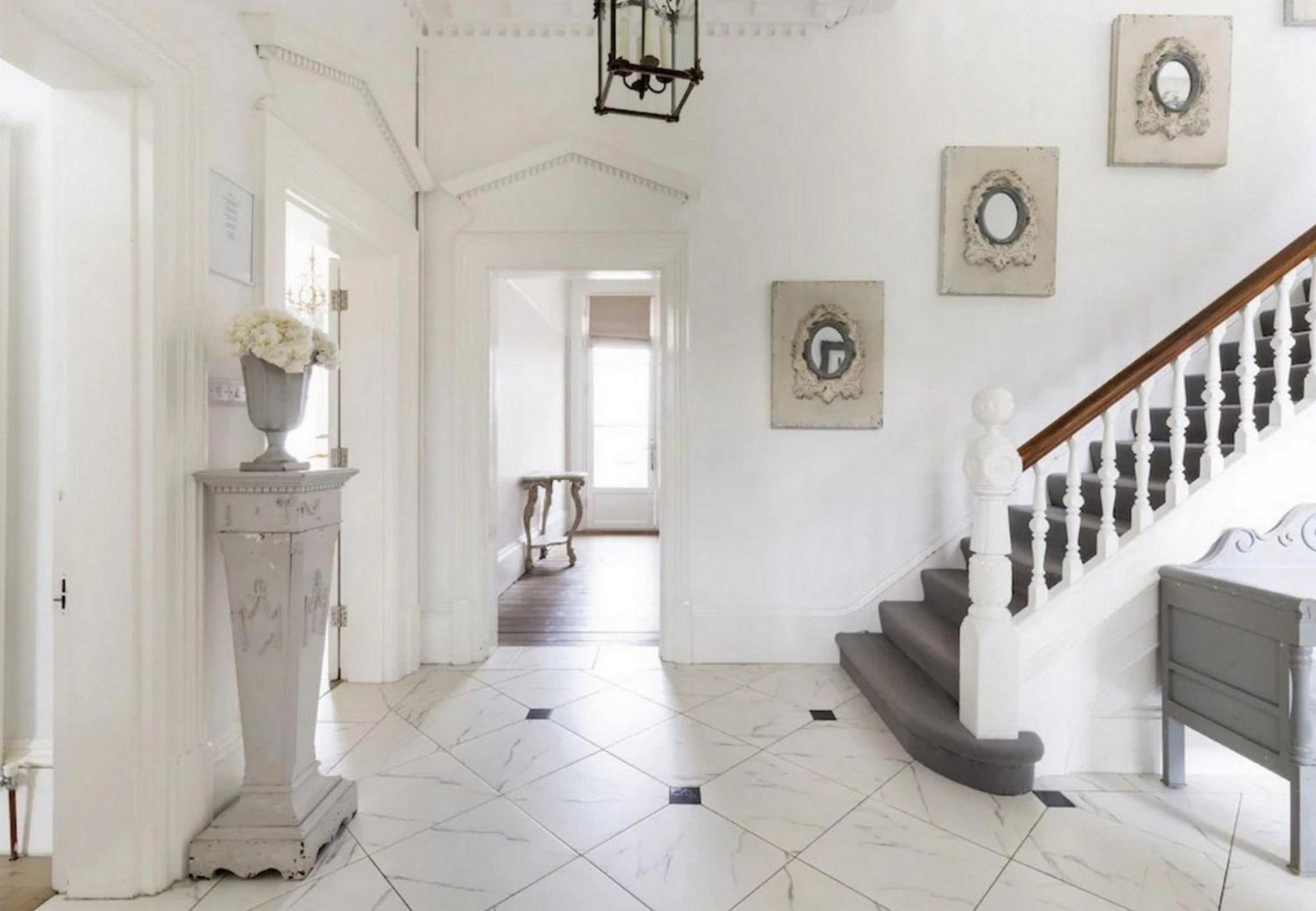 Villa 7br Holiday In Near Hyde Park- If You Want To Book, Please Contact On Wh-ats-app - 0034-605-434-371 !!!! London