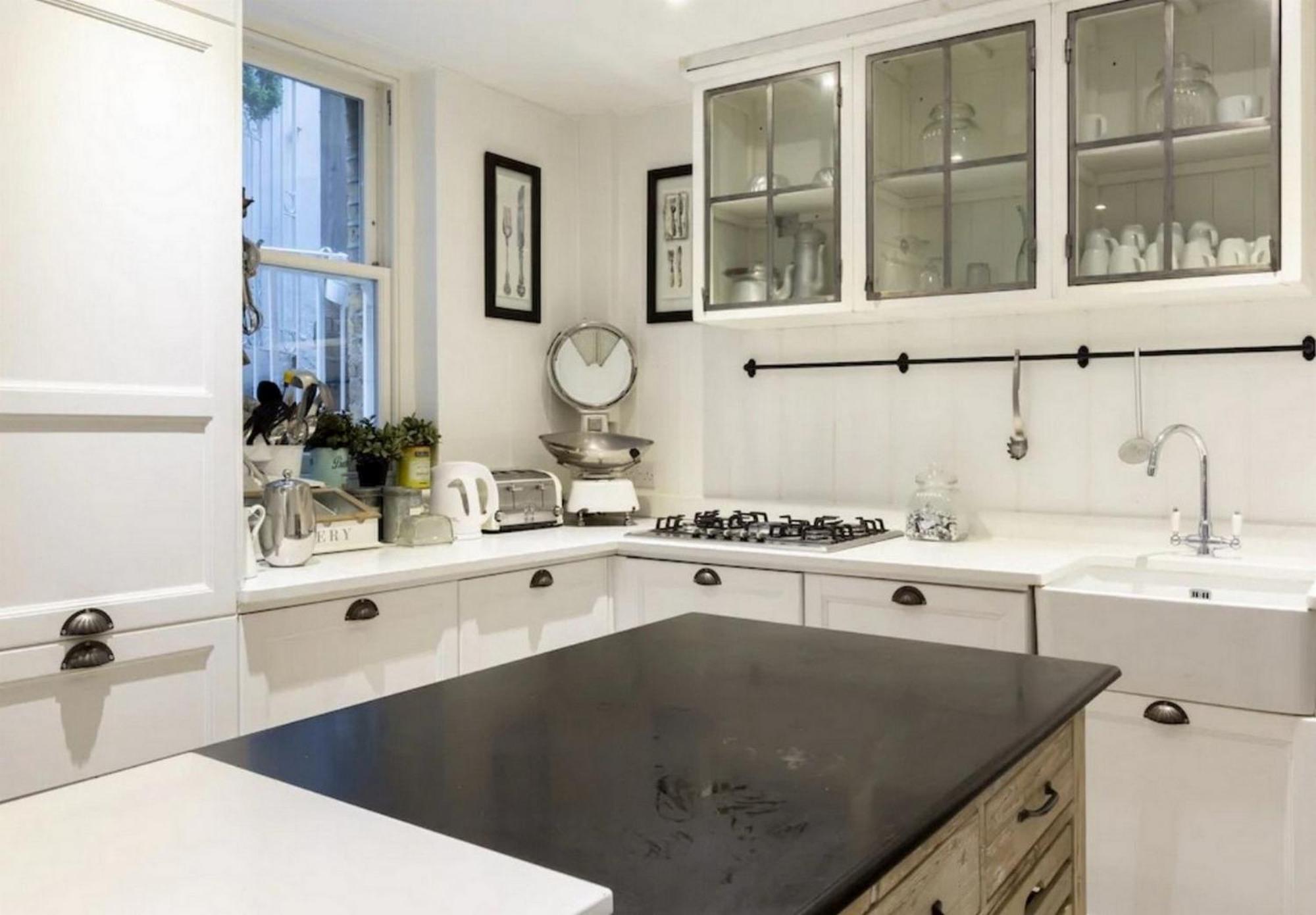 7br Holiday In Near Hyde Park- If You Want To Book, Please Contact On Wh-ats-app - 0034-605-434-371 !!!! Villa London
