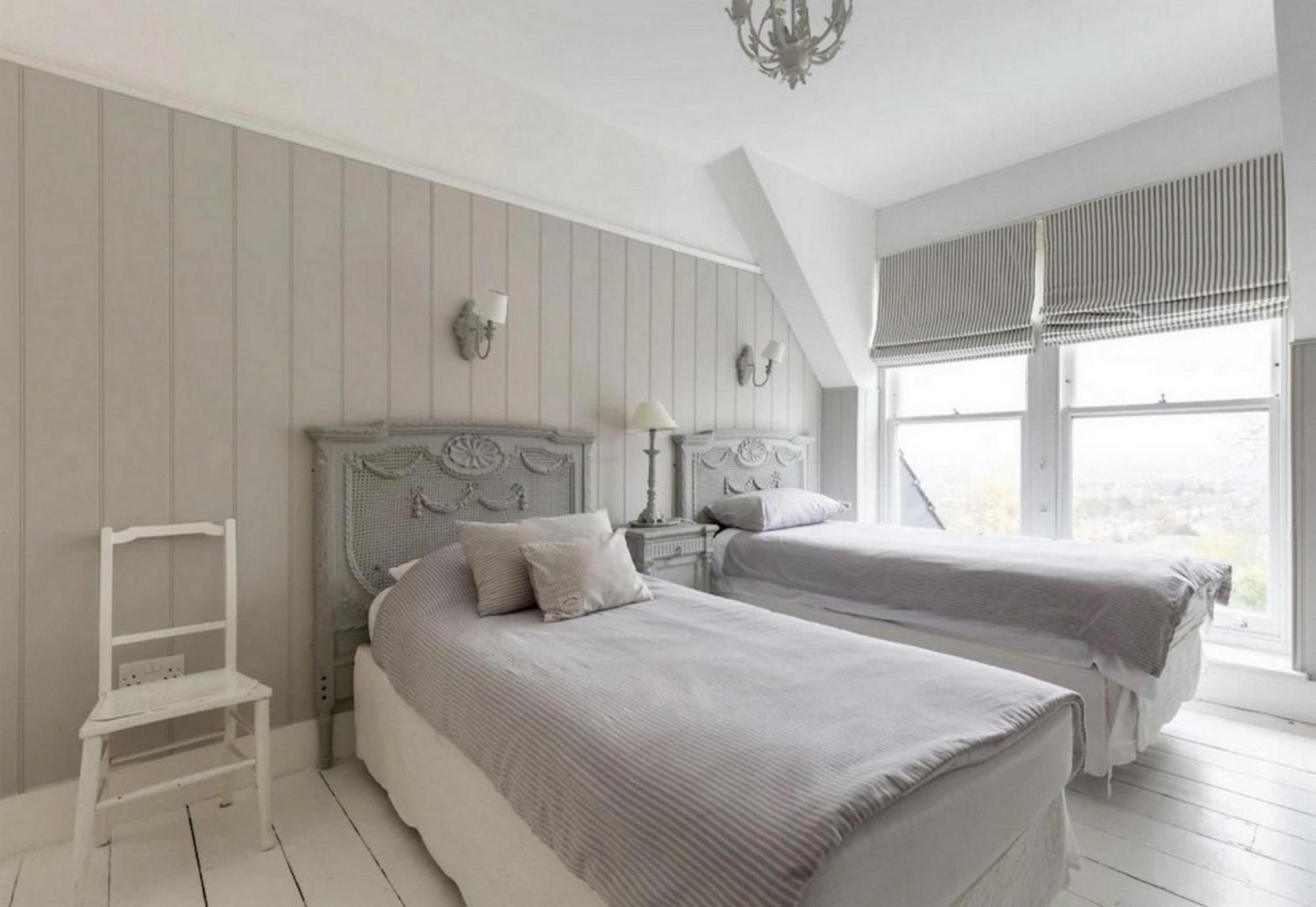 Villa 7br Holiday In Near Hyde Park- If You Want To Book, Please Contact On Wh-ats-app - 0034-605-434-371 !!!! London