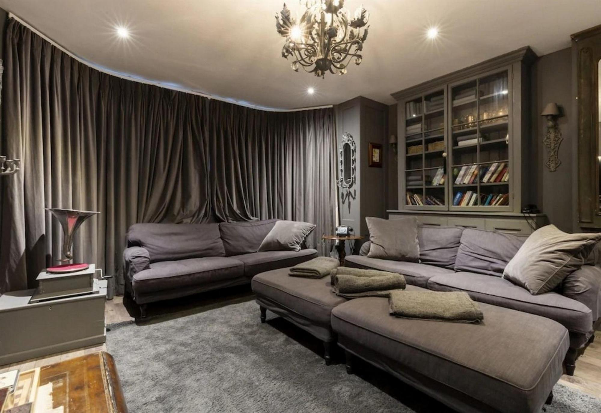 Villa 7br Holiday In Near Hyde Park- If You Want To Book, Please Contact On Wh-ats-app - 0034-605-434-371 !!!! London