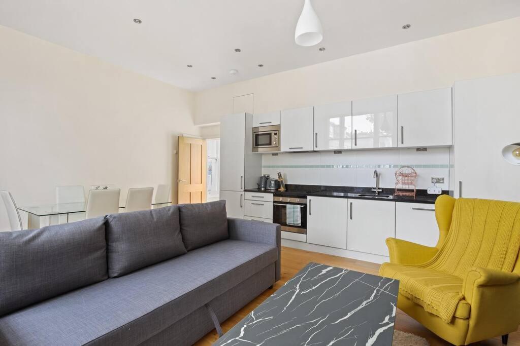 Stylish 1-bed Flat In Prime Kensington Location *