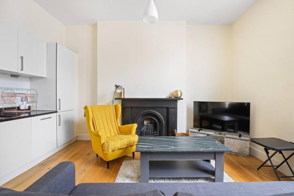 Stylish 1-bed Flat In Prime Kensington Location *
