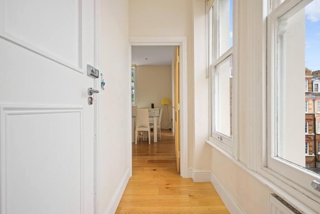 Stylish 1-bed Flat In Prime Kensington Location London