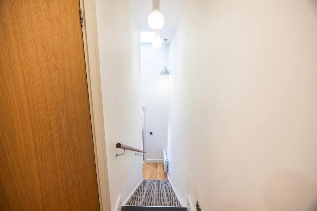 Comfy 2-bed Flat On Upper St - Next To Tube Apartment *