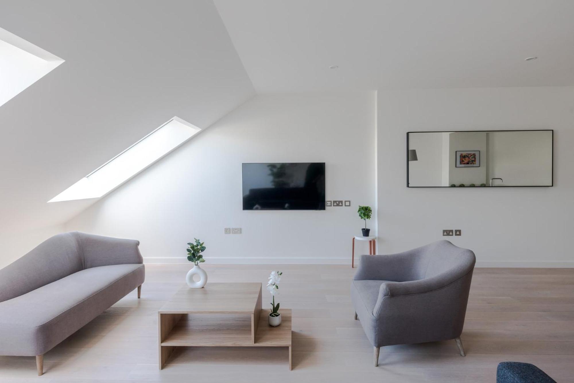 Zen Sanctuary - Soho - By Frankie Says Apartment *