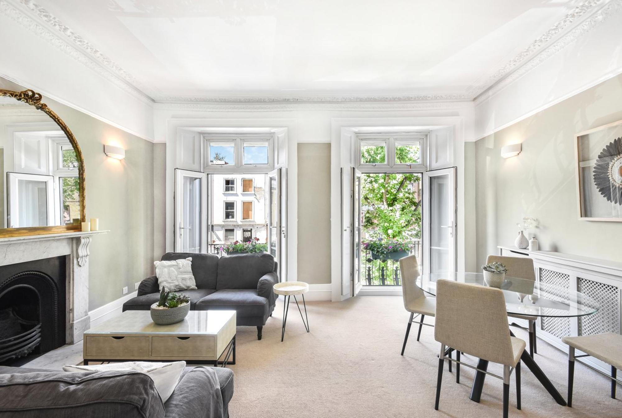 Leilighet Lovely Large 1 Bed Renovated Flat W Balcony & 600mb Wifi