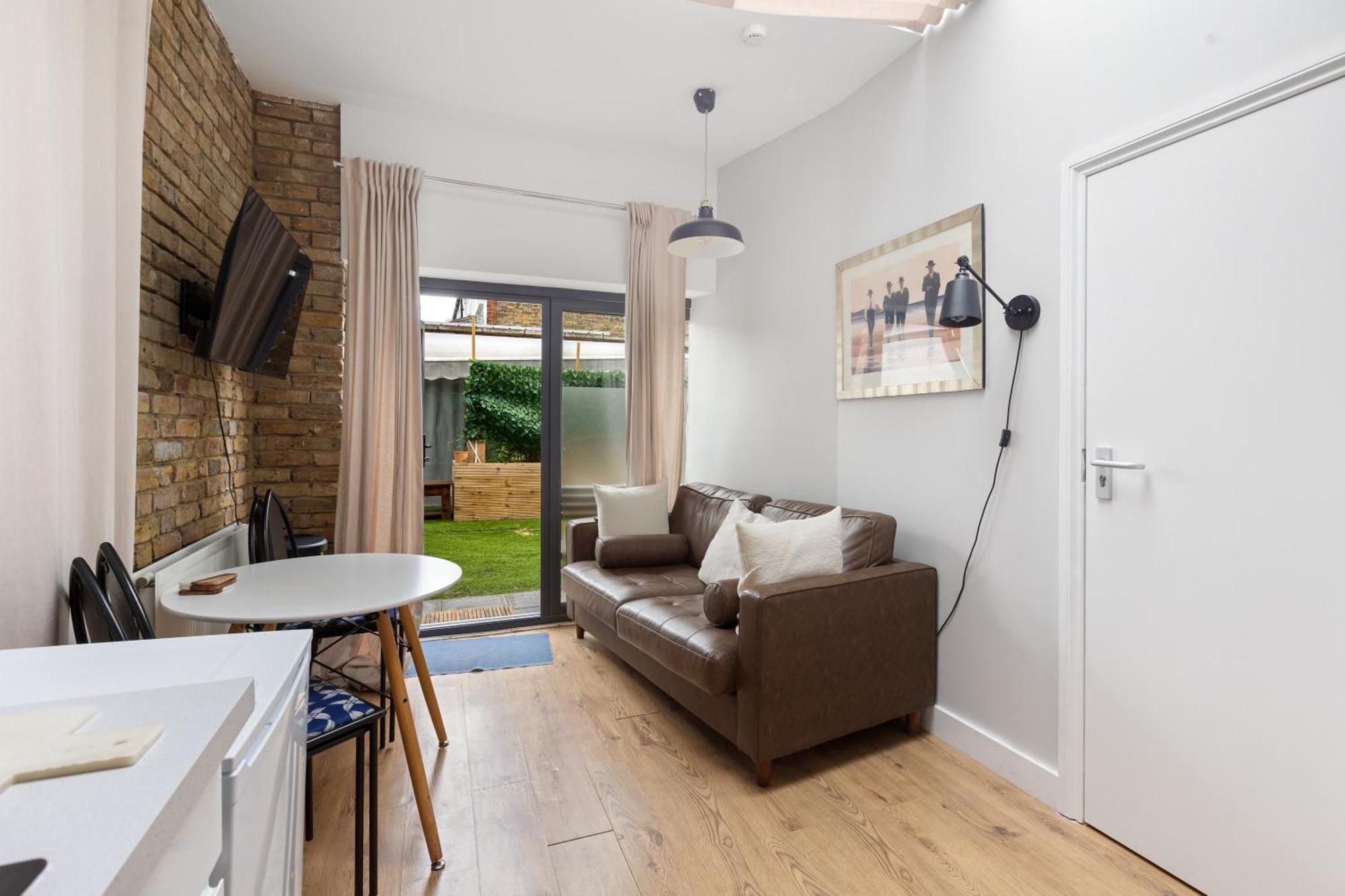 Putney Thames Garden Flat London