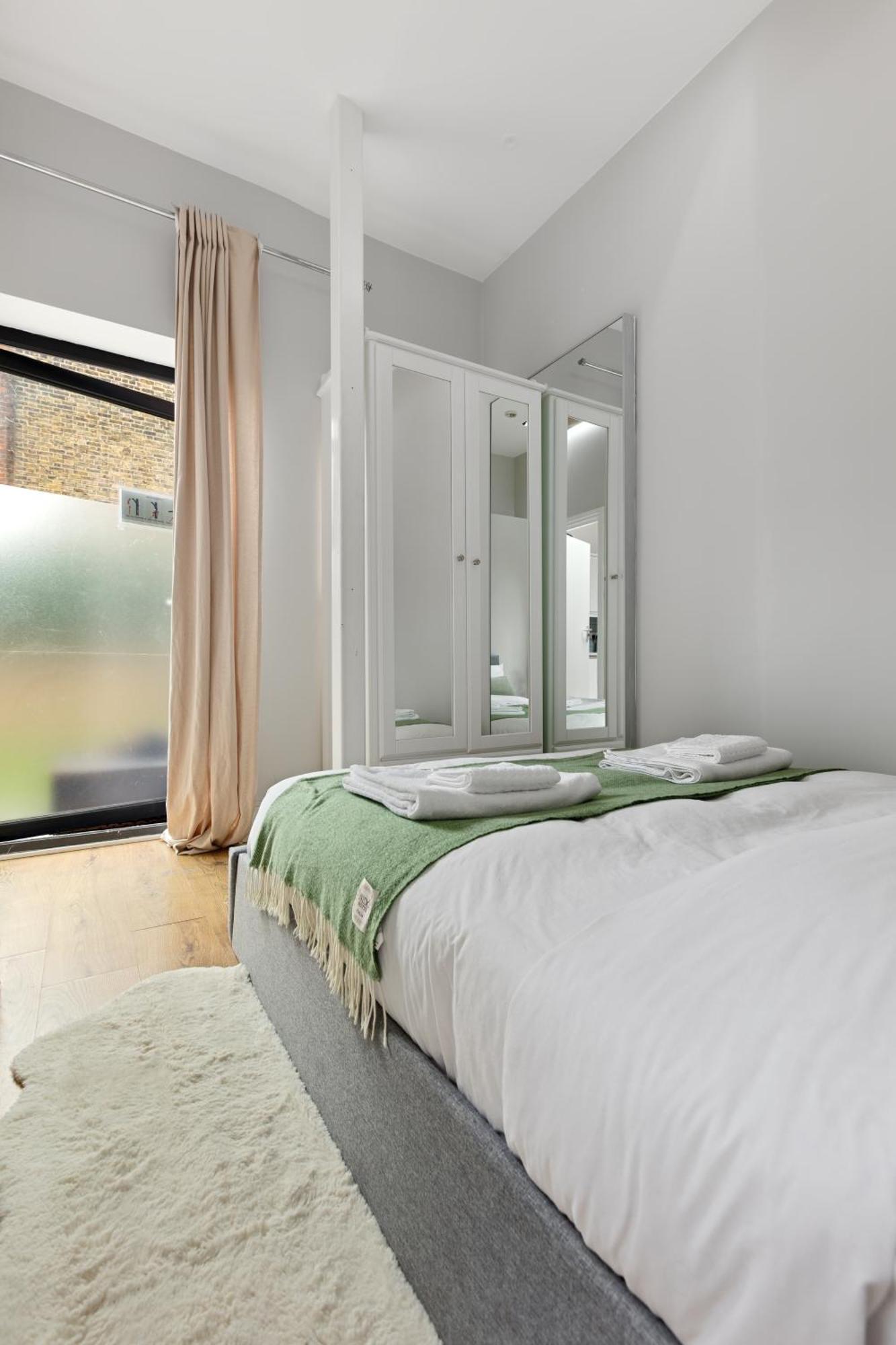Putney Thames Garden Flat Apartment