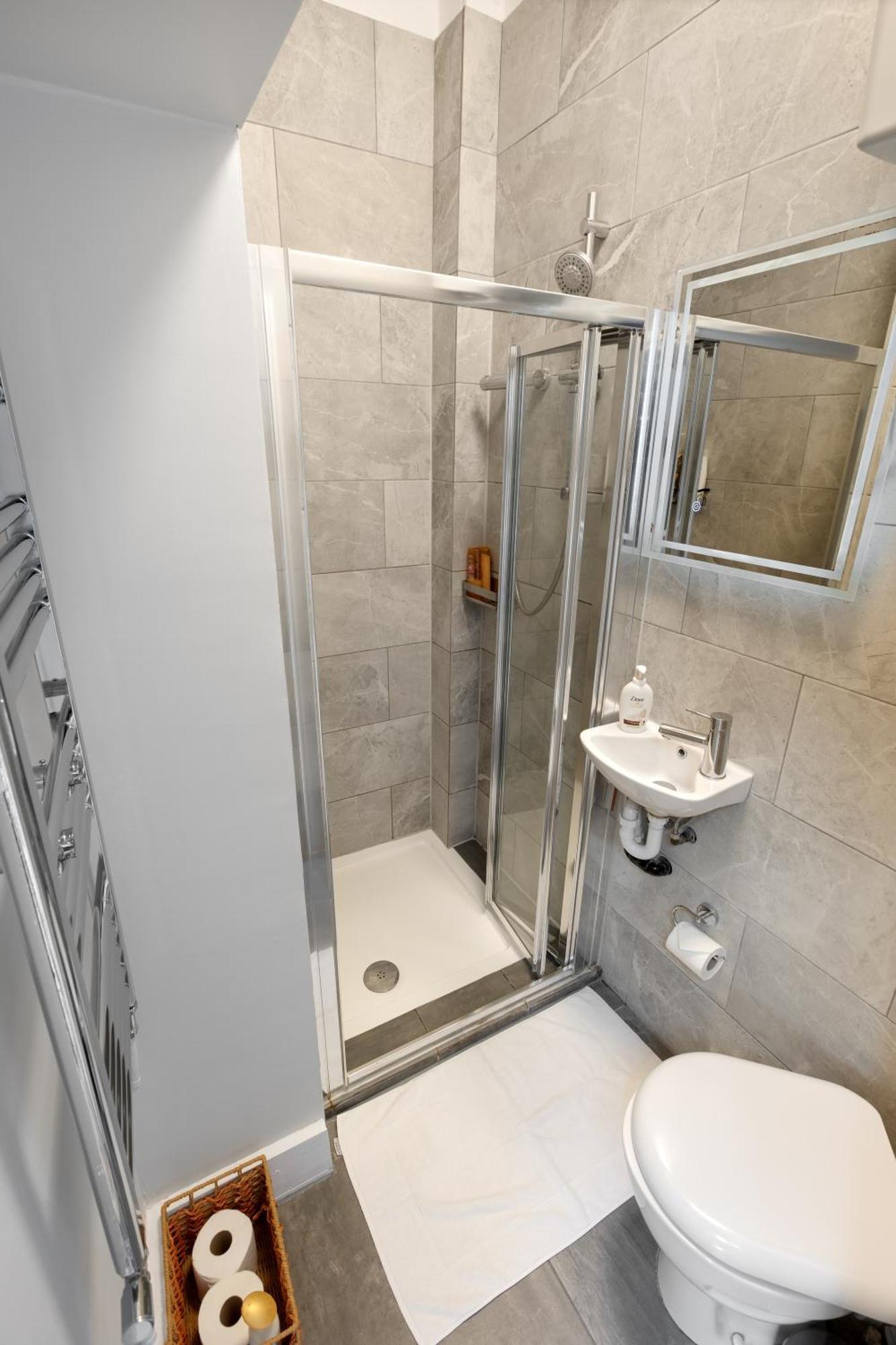 Putney Thames Garden Flat Apartment London