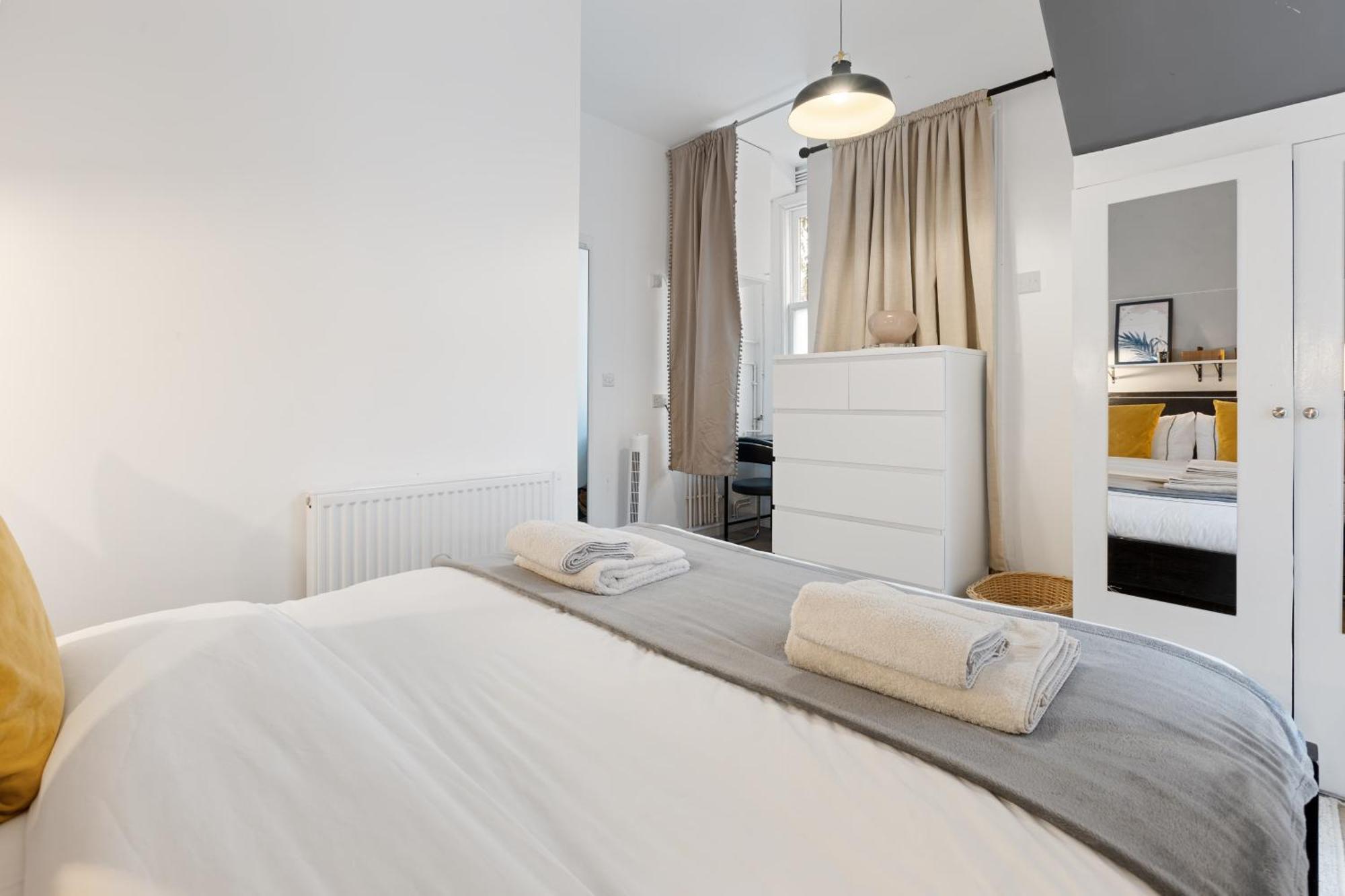 Putney Thames Garden Flat * London