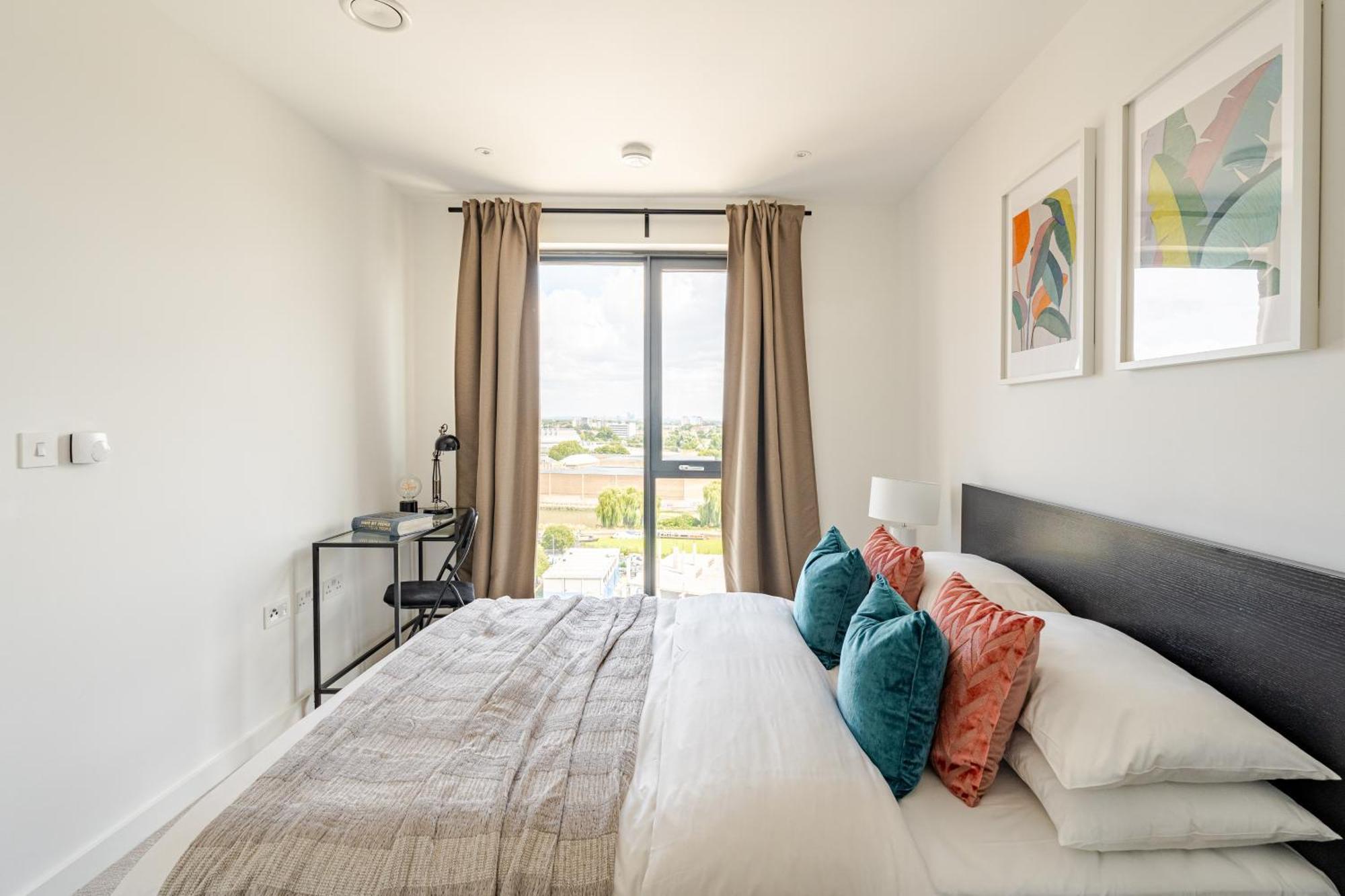 Elegant Penthouse In Stratford - Walk To Tube & Near Canary Wharf *