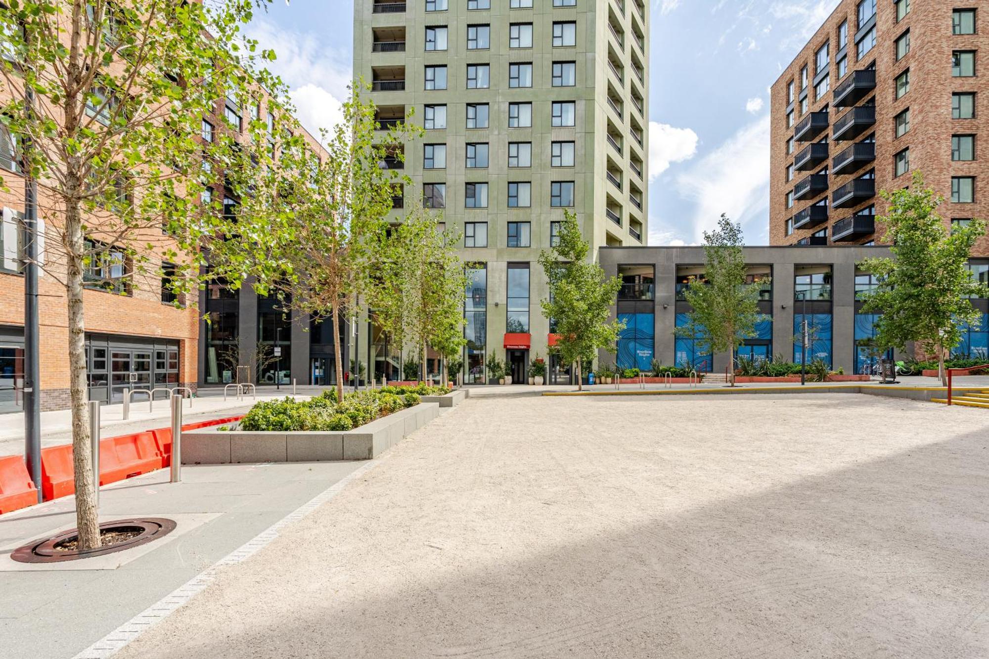 Elegant Penthouse In Stratford - Walk To Tube & Near Canary Wharf Apartment London