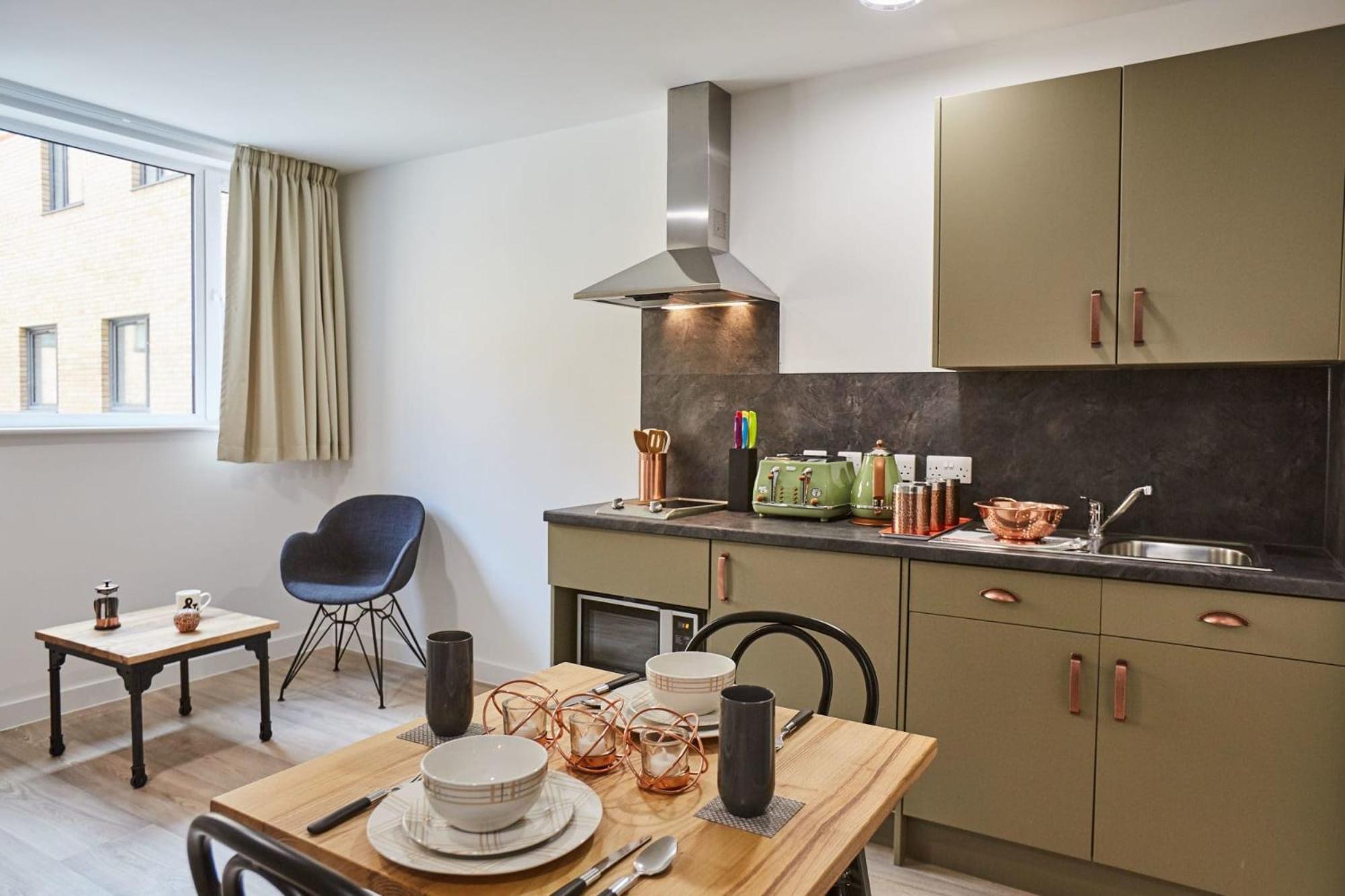 Chic Modern At Mannequin House In Apartment *