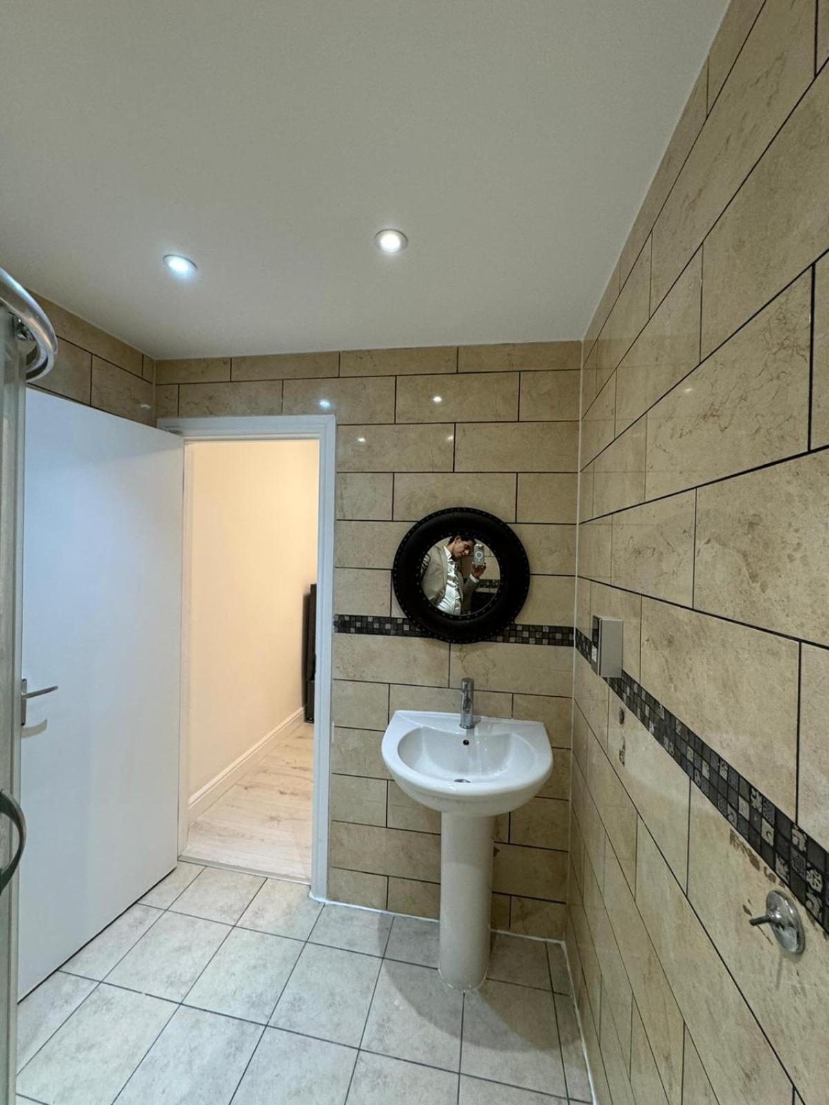 One Bedroom Flat Victoria * London