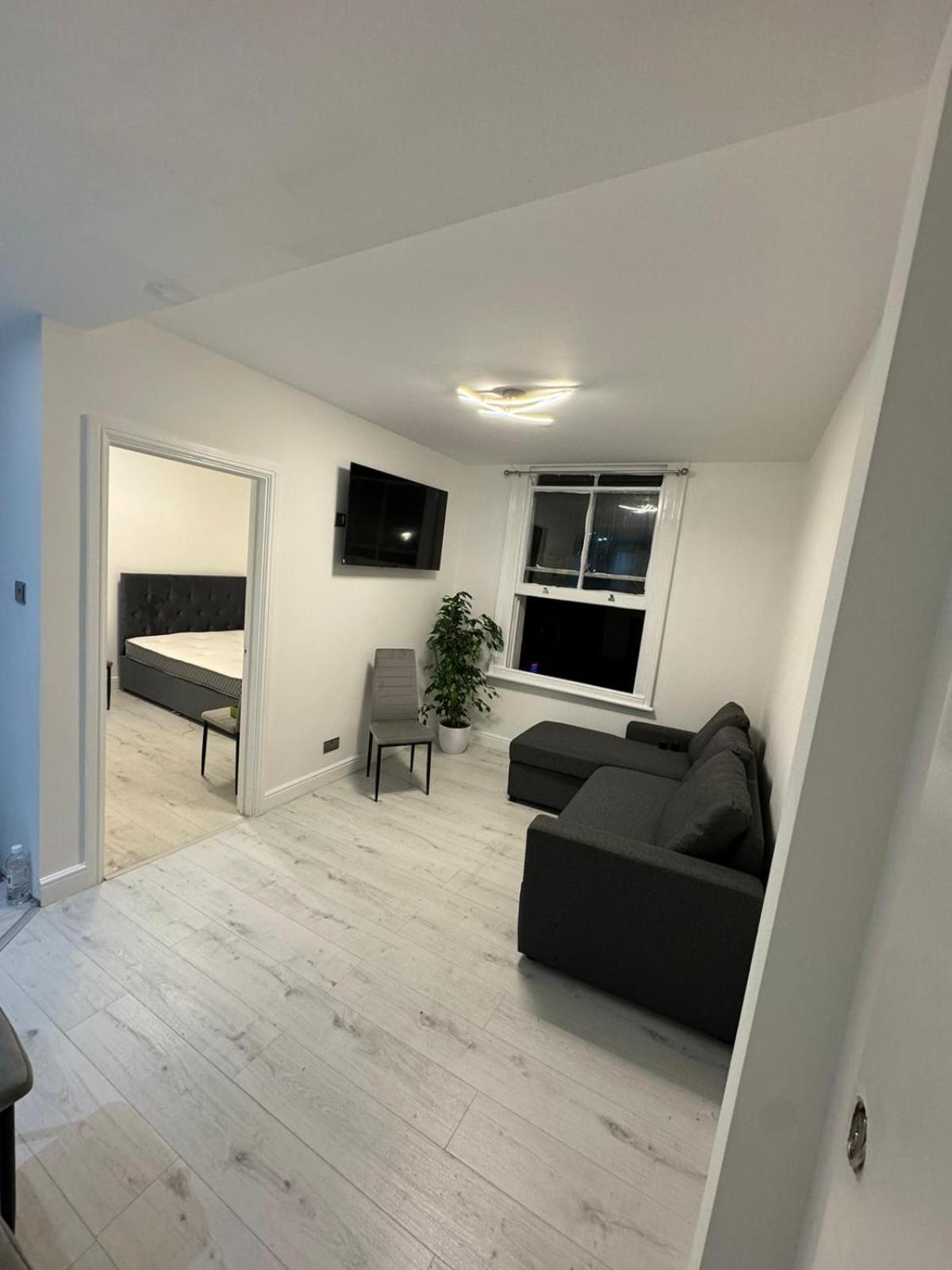 One Bedroom Flat Victoria *