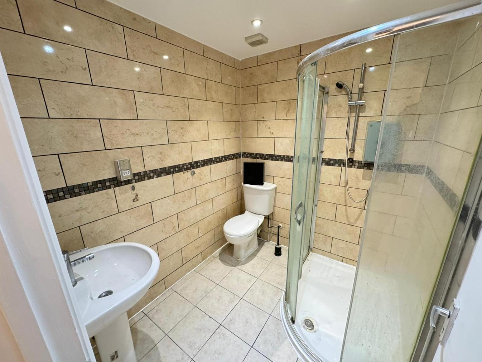 One Bedroom Flat Victoria Apartment London