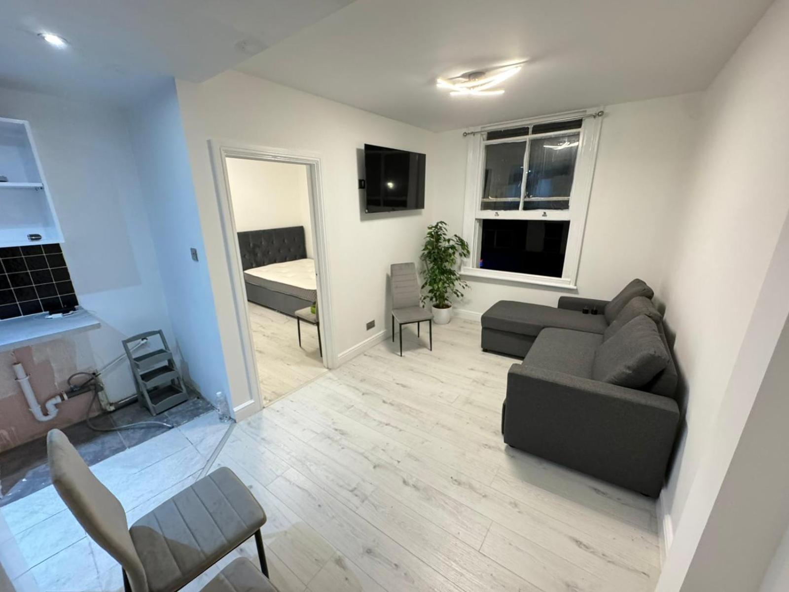 One Bedroom Flat Victoria Apartment London
