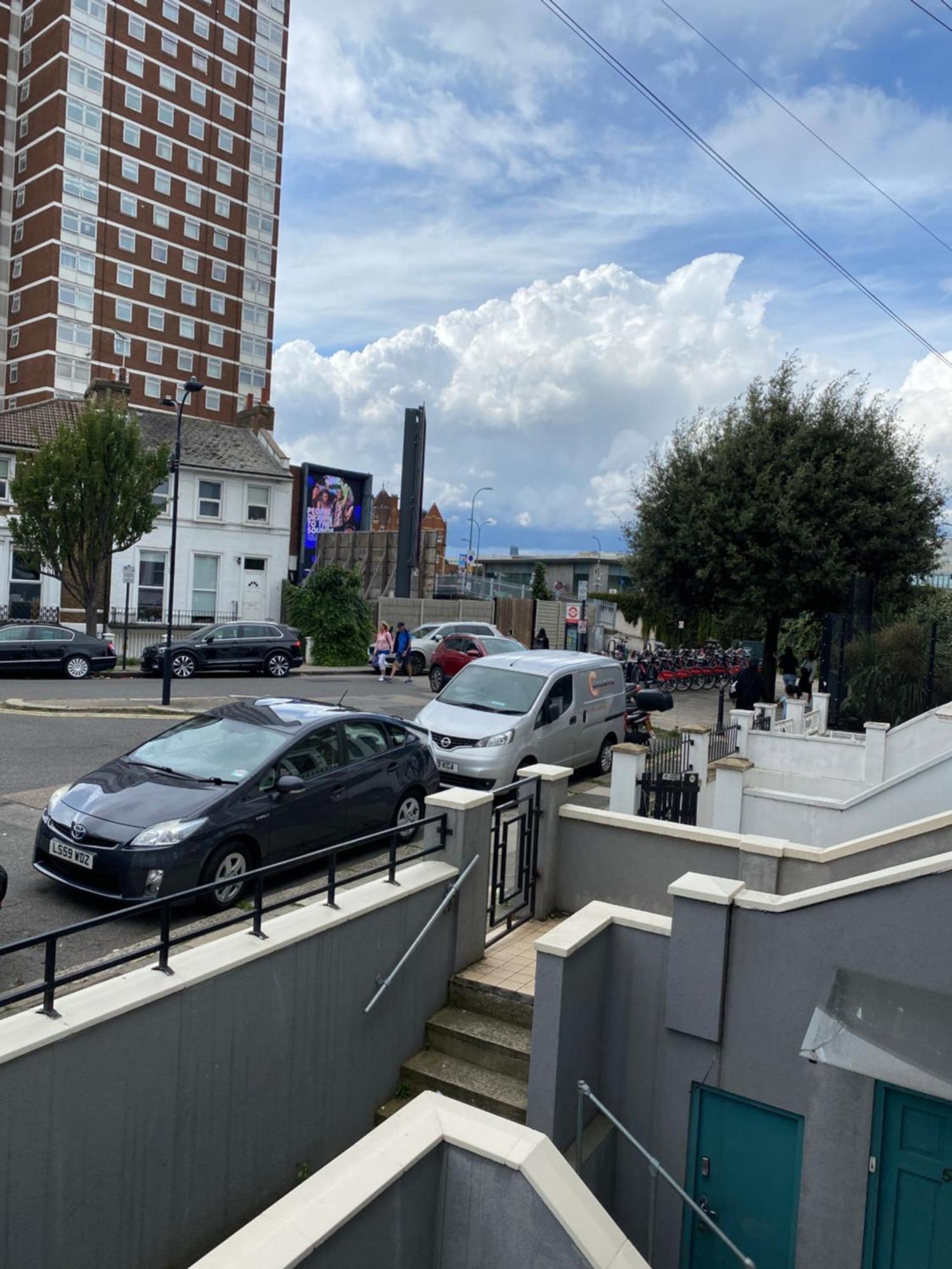Apartment Flat Next To Westfield Shopping Centre London
