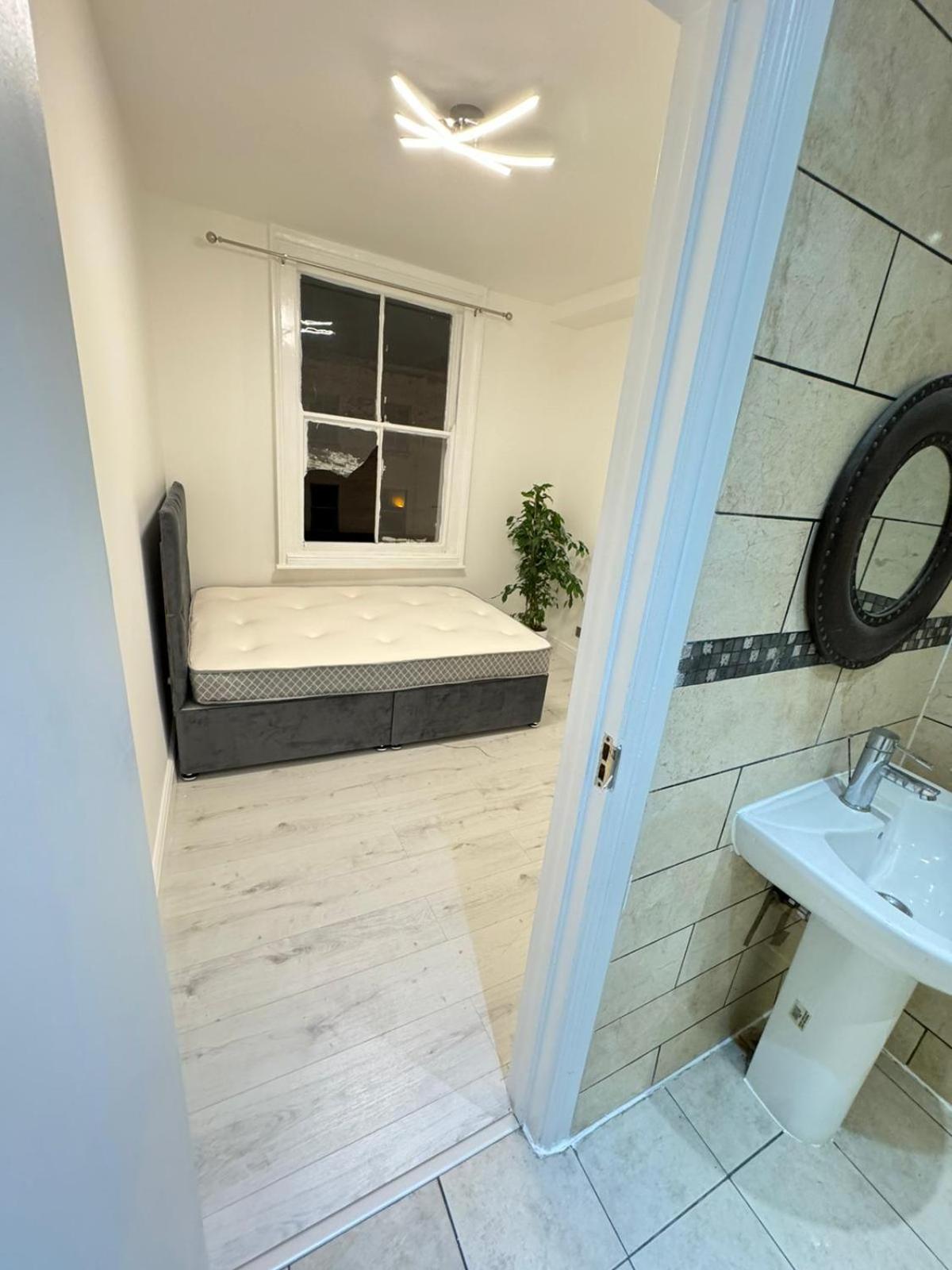 One Bedroom Flat Victoria *