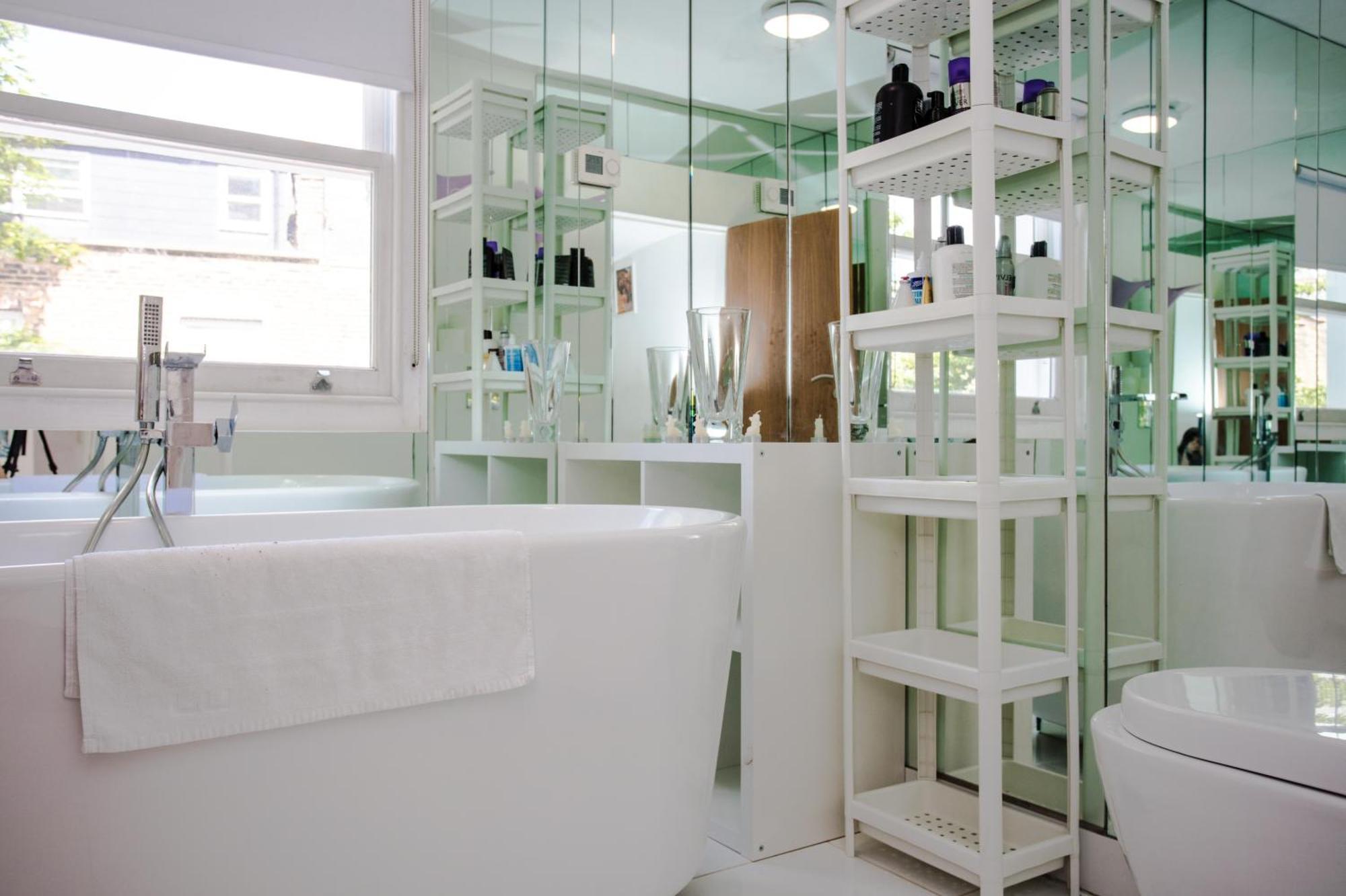 Huge 5 Storey 4 Bed Terraced Family In Queens Park Holiday home London