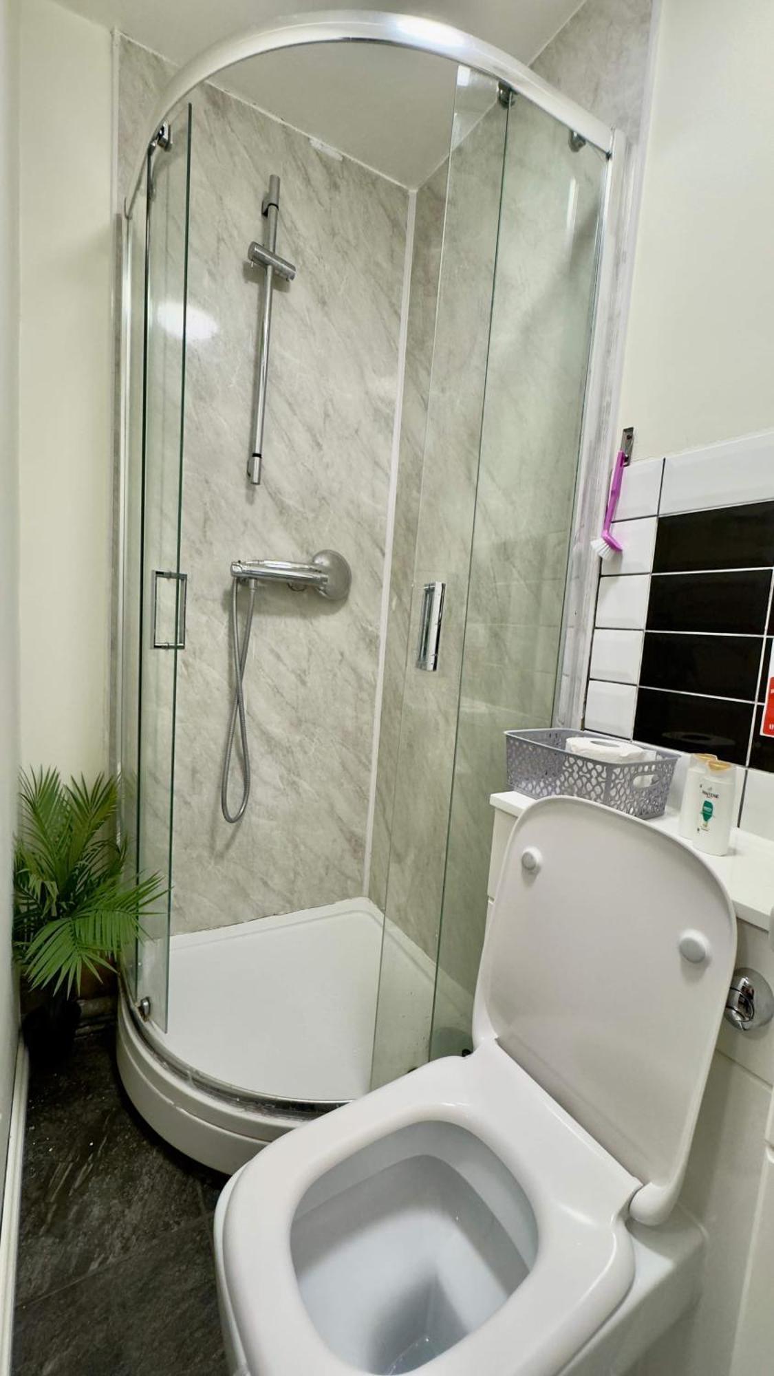 Acton High Street 6 Apartment London