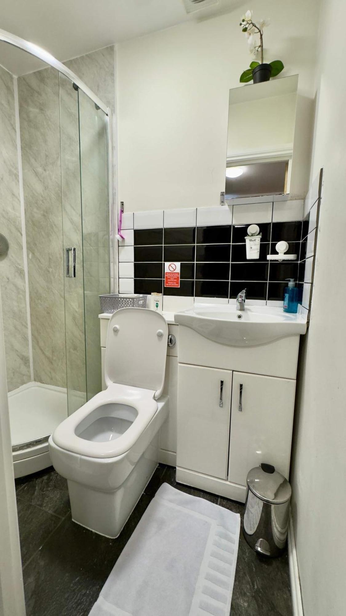 Apartment Acton High Street 6 *