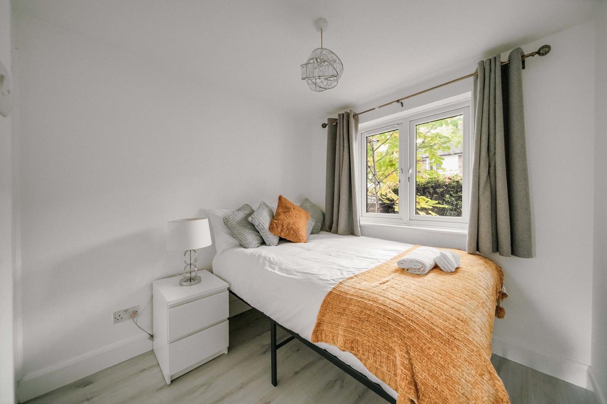 Lara's Place In Canada Water - 1 Double Bed, 1 Sofa Bed Apartment *