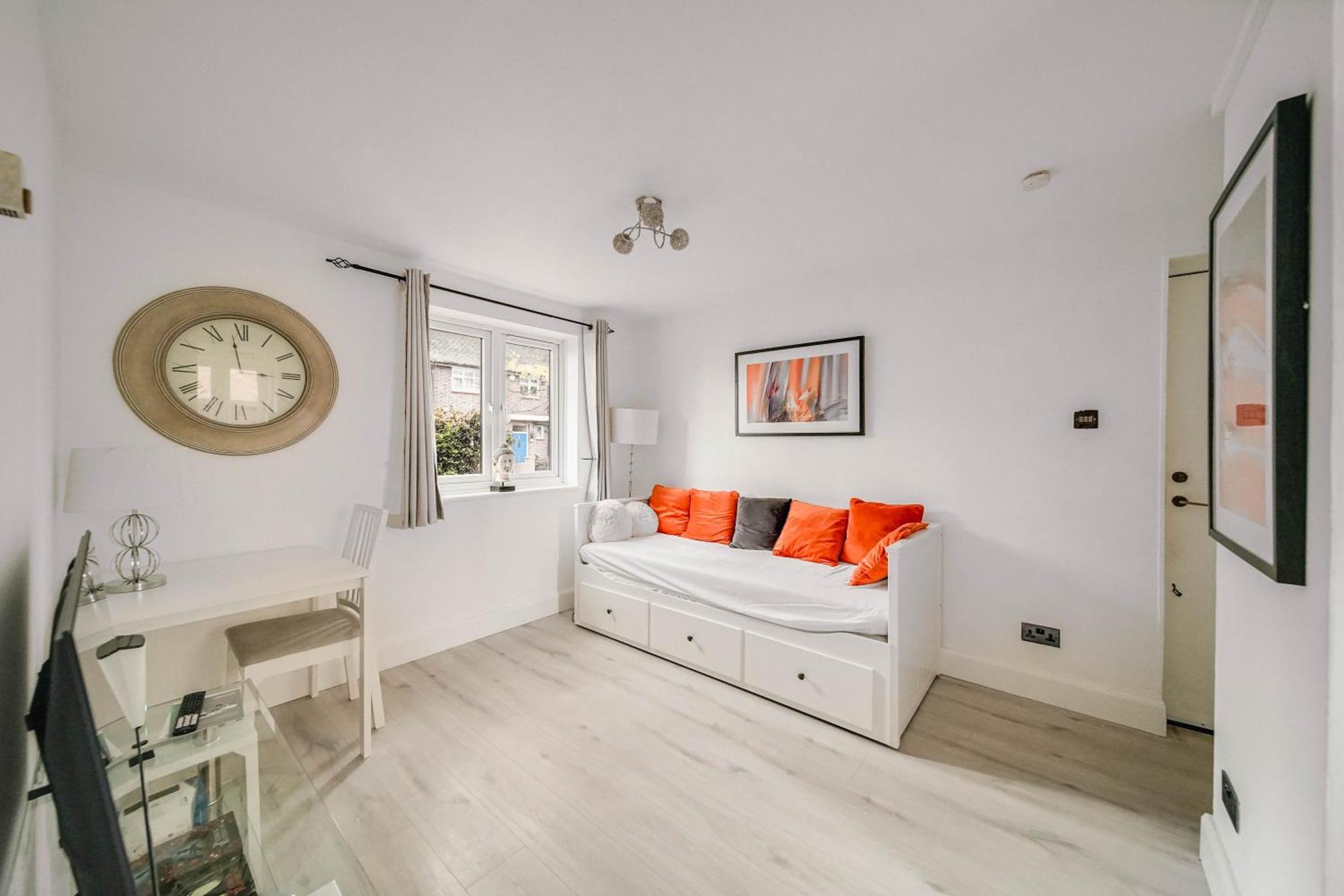 Lara's Place In Canada Water - 1 Double Bed, 1 Sofa Bed Apartment London