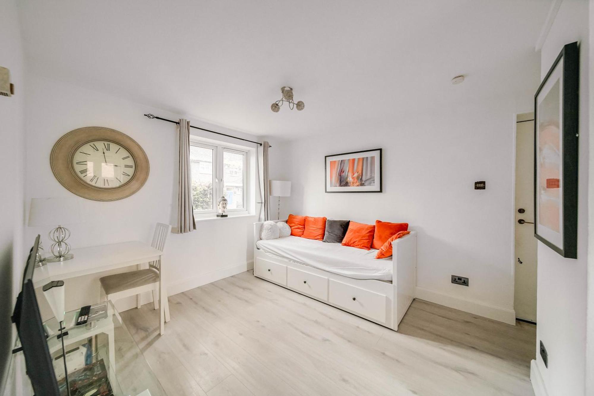 Lara's Place In Canada Water - 1 Double Bed, 1 Sofa Bed * London