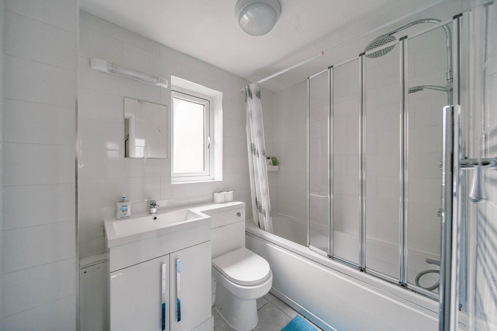 Lara's Place In Canada Water - 1 Double Bed, 1 Sofa Bed Apartment