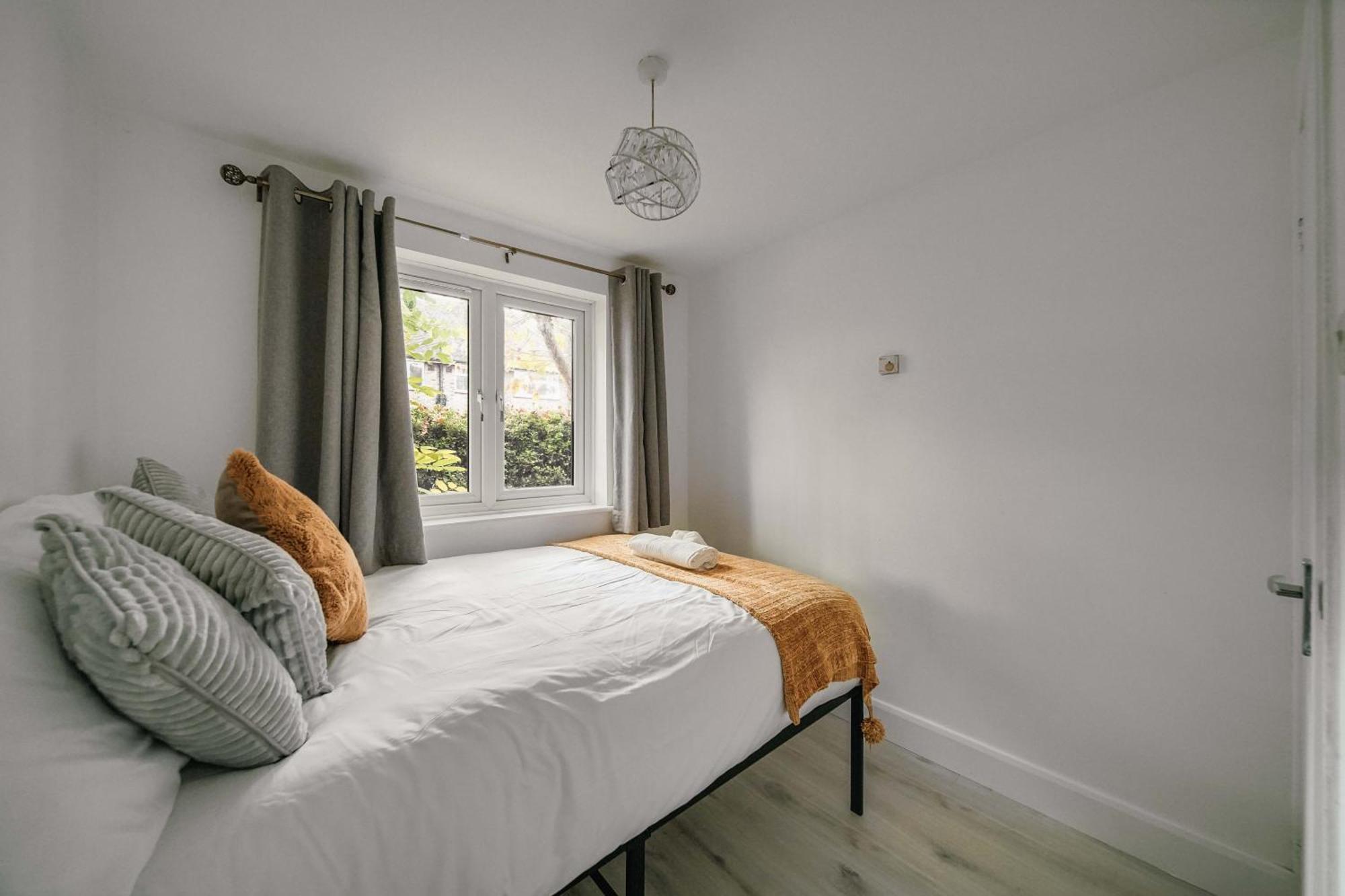 Lara's Place In Canada Water - 1 Double Bed, 1 Sofa Bed Apartment