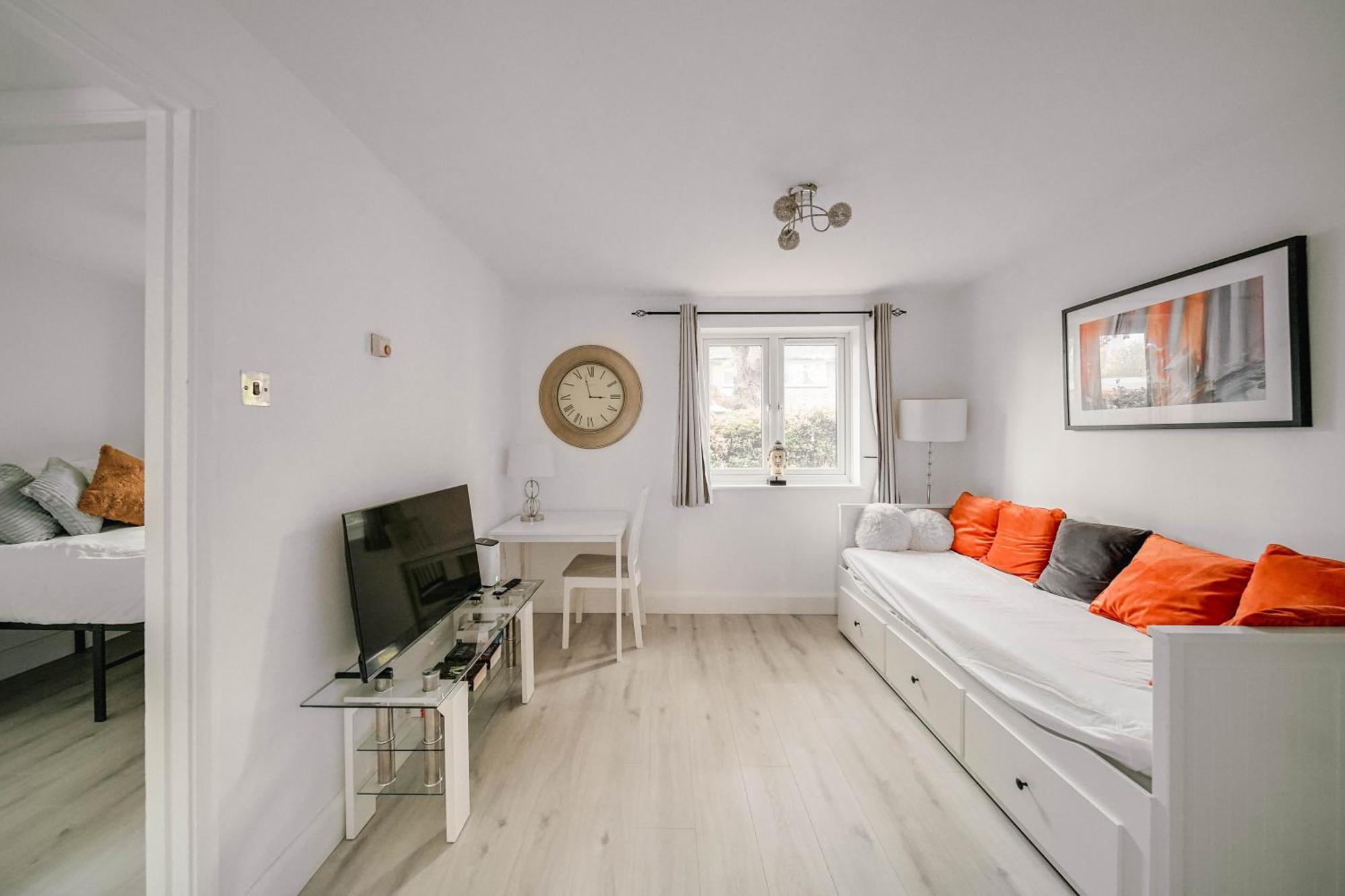 Apartment Lara's Place In Canada Water - 1 Double Bed, 1 Sofa Bed *