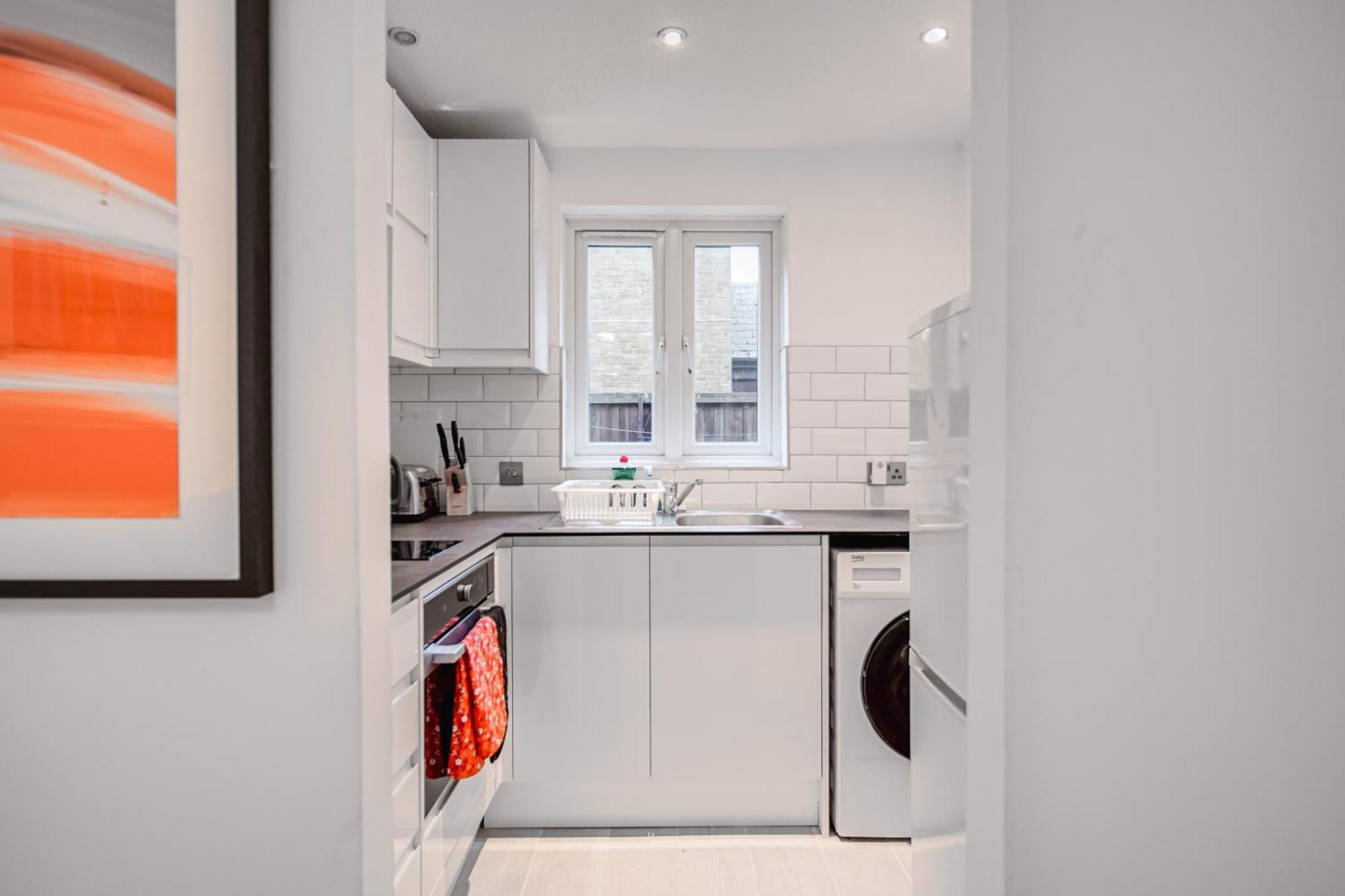 Lara's Place In Canada Water - 1 Double Bed, 1 Sofa Bed London