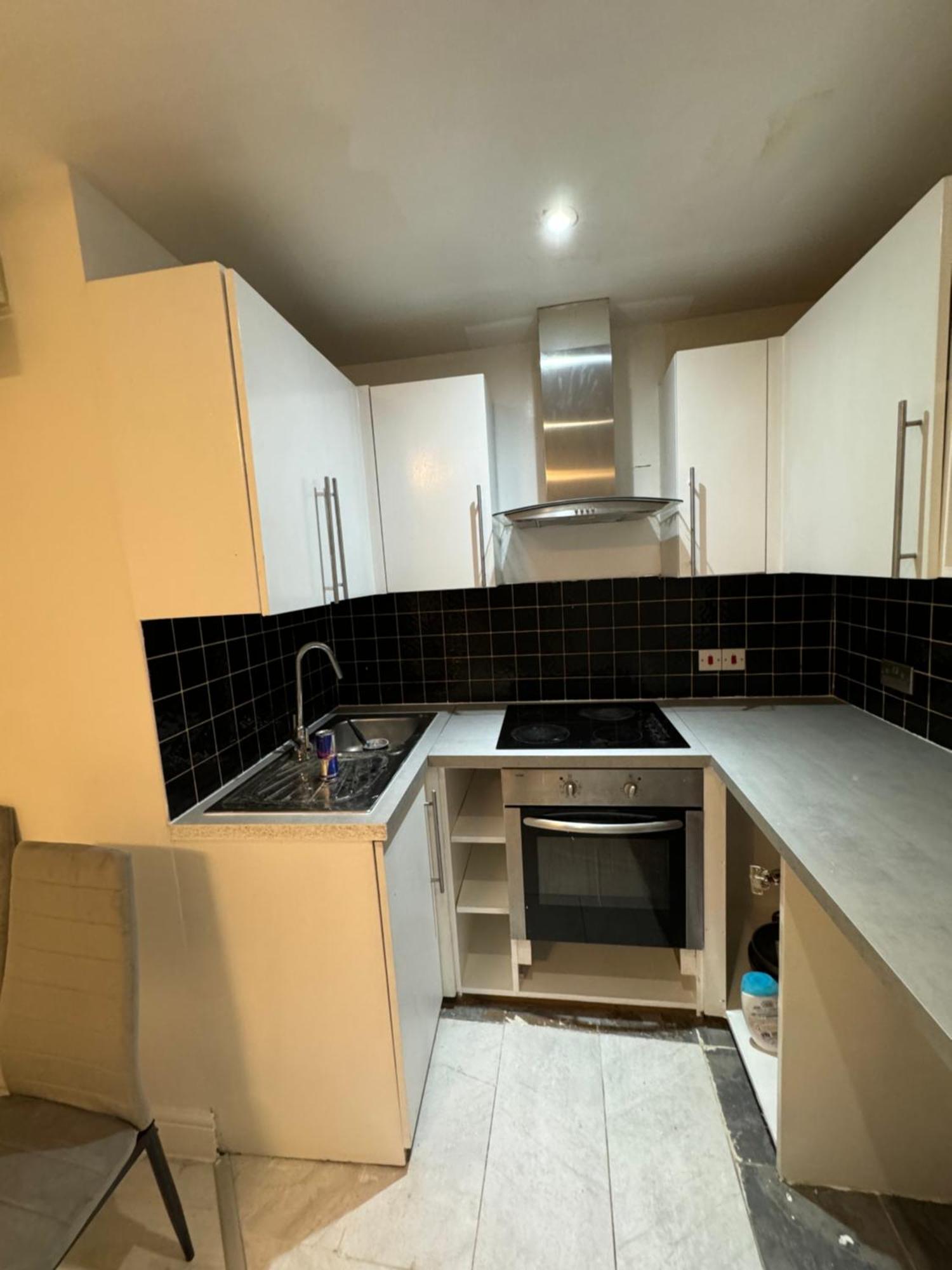 One Bedroom Flat 2nd Floor Victoria *