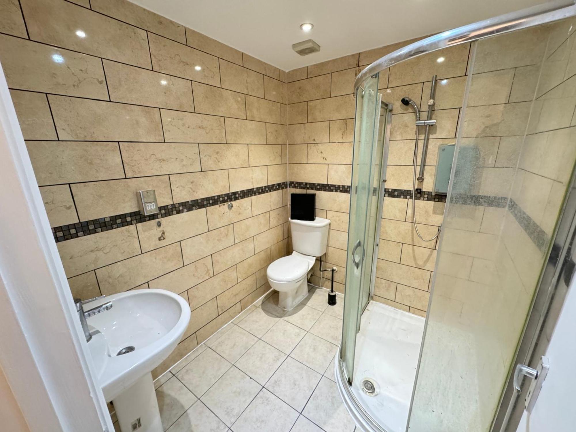 One Bedroom Flat 2nd Floor Victoria * London