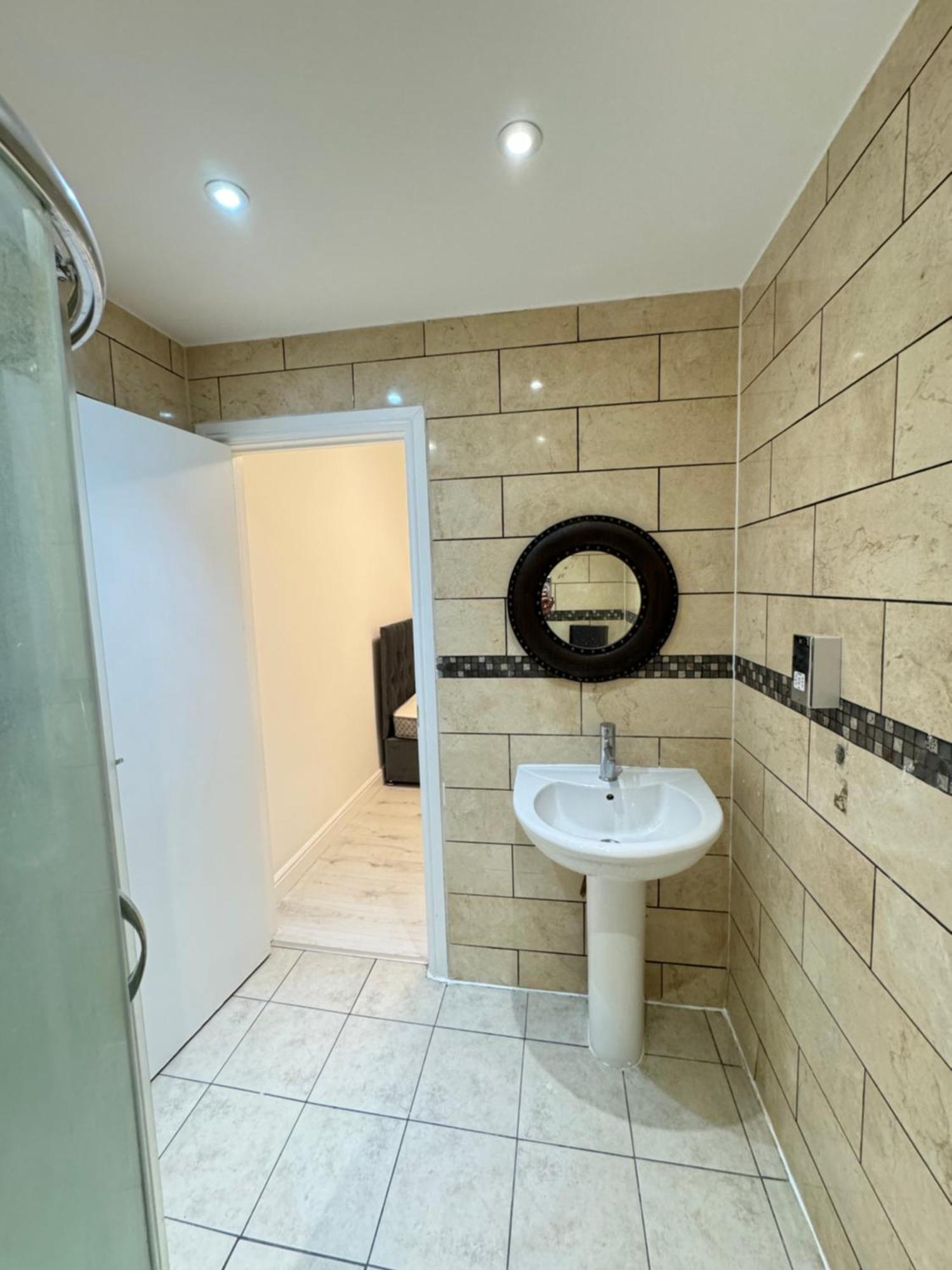 One Bedroom Flat 2nd Floor Victoria * London