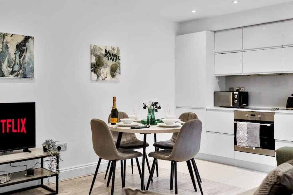Apartment Stylish Camden Flat With Private Garden And Parking