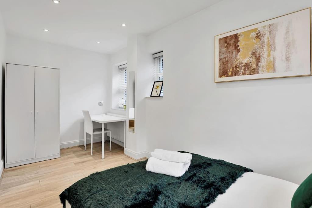 Stylish Camden Flat With Private Garden And Parking Apartment London