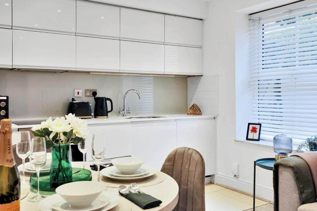Stylish Camden Flat With Private Garden And Parking Apartment London