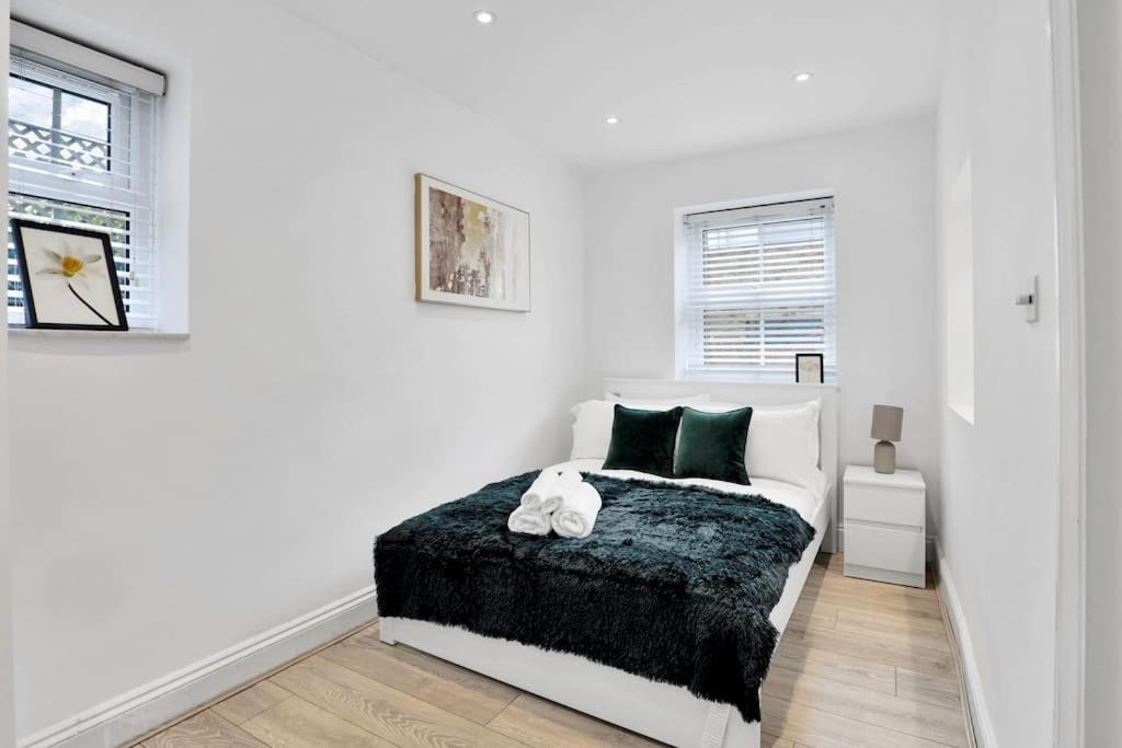 Stylish Camden Flat With Private Garden And Parking * London
