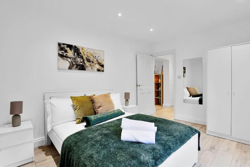 Stylish Camden Flat With Private Garden And Parking London