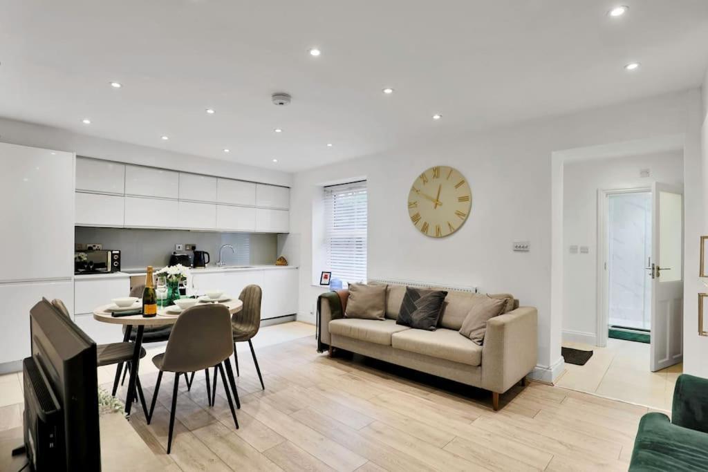 Stylish Camden Flat With Private Garden And Parking Apartment