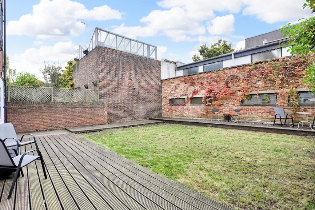 Stylish Camden Flat With Private Garden And Parking * London