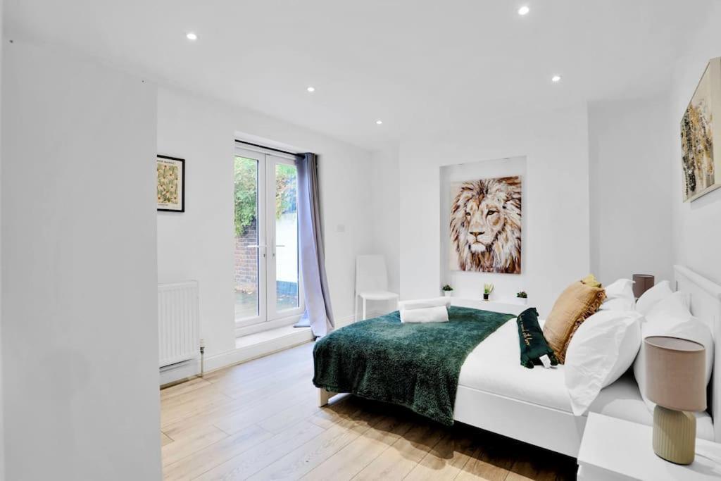 Stylish Camden Flat With Private Garden And Parking