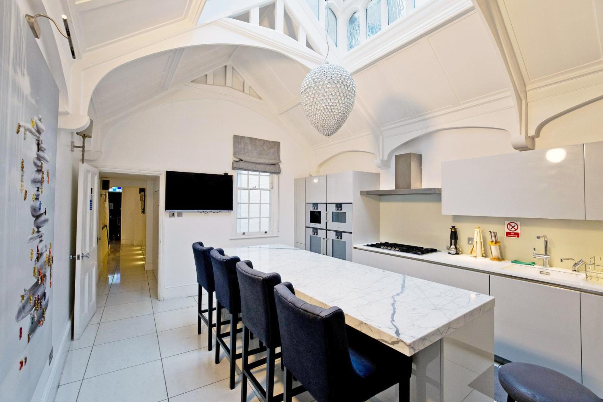 Imperial Victoria Square Privat overnatting *