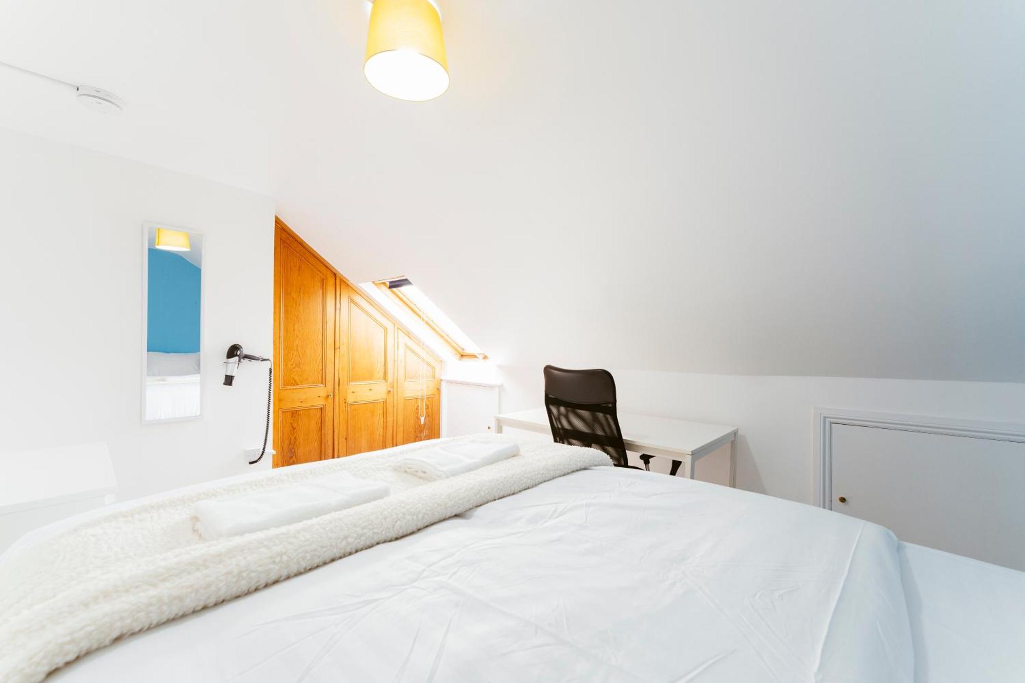 Guest house White Double