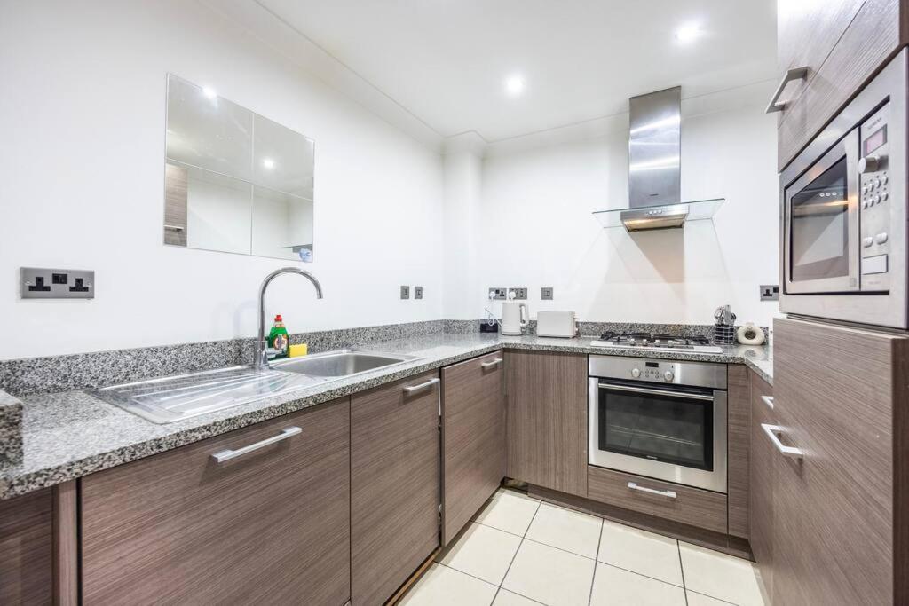 Stylish 2 Bedroom Haven By Liverpool Street