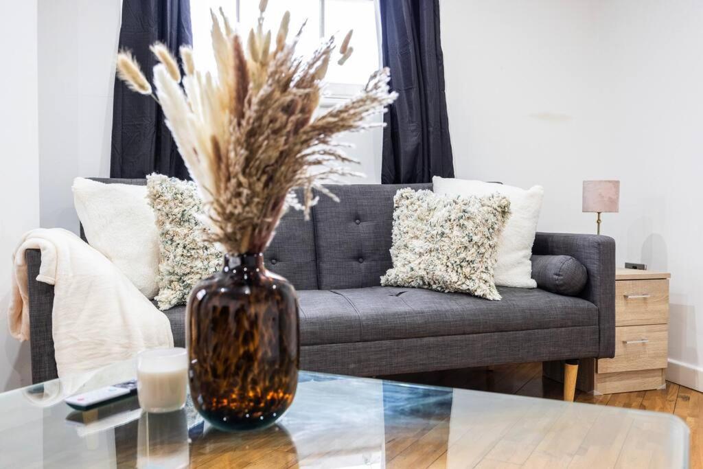 Stylish 2 Bedroom Haven By Liverpool Street Apartment *