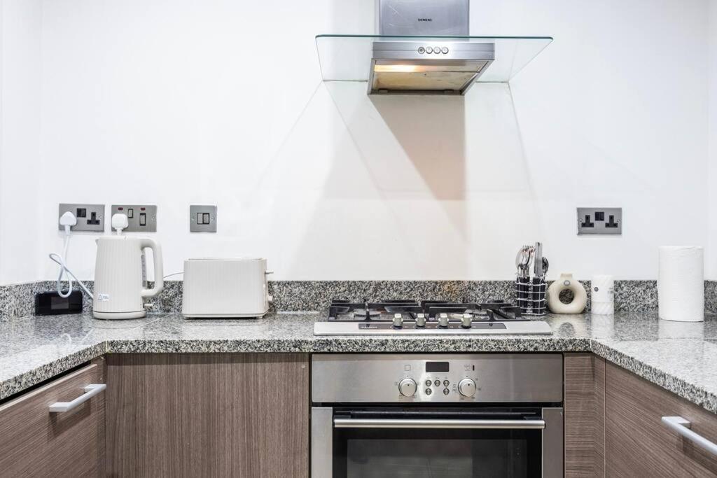 Stylish 2 Bedroom Haven By Liverpool Street Apartment London