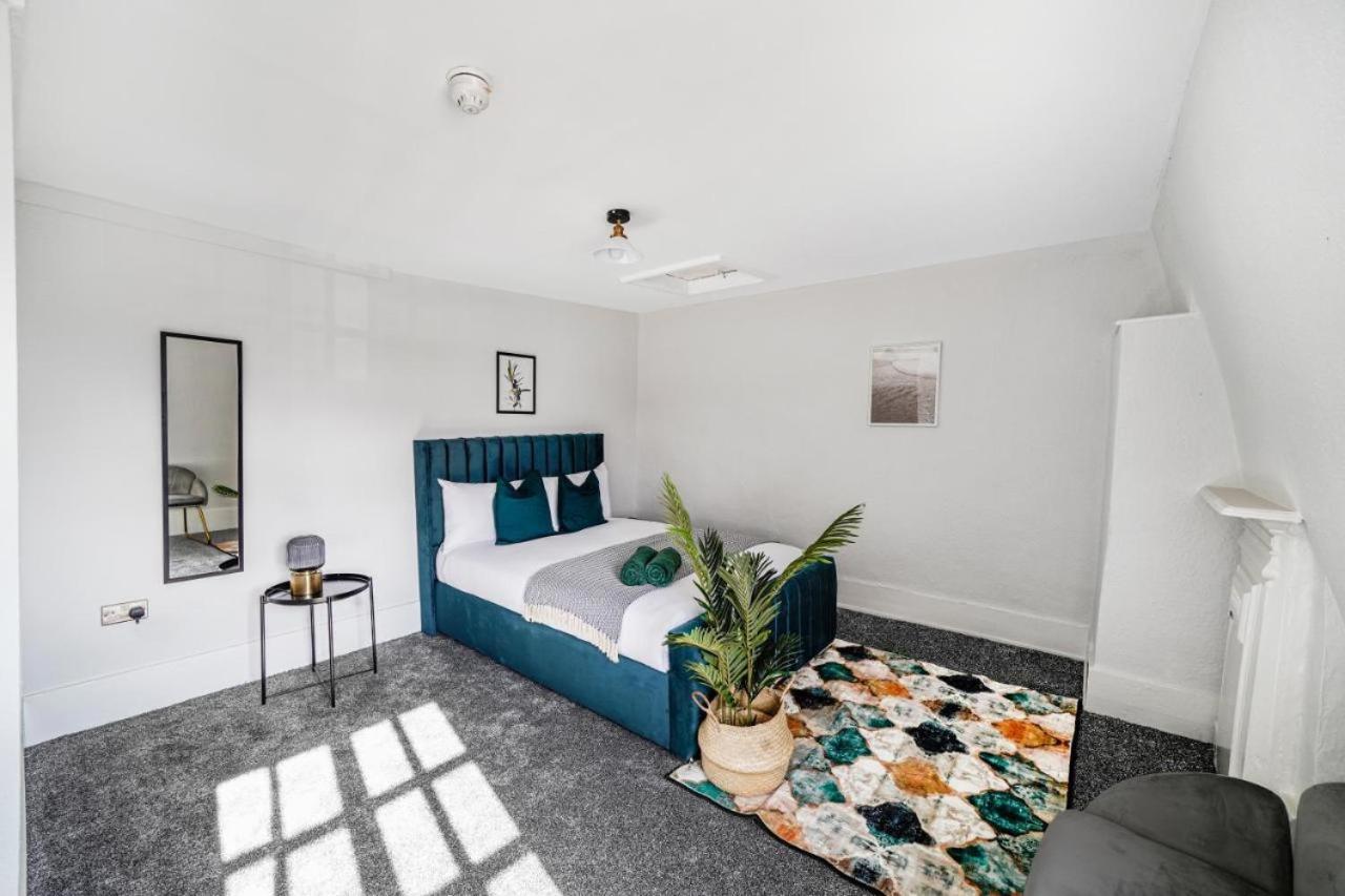 Fantastic By Livestay Short Lets & Serviced London, Chiswick With Free Parking Apartment London